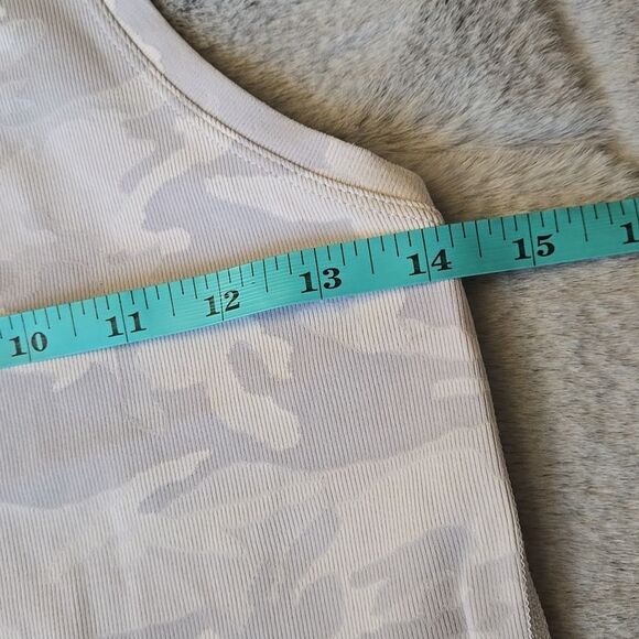 Lululemon Grey/White Camo Print Racerback Tank Top, Women's Small/Medium - Picture 2 of 7